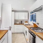 Spacious 2-Bed Ground Floor Flat With Private Garden
