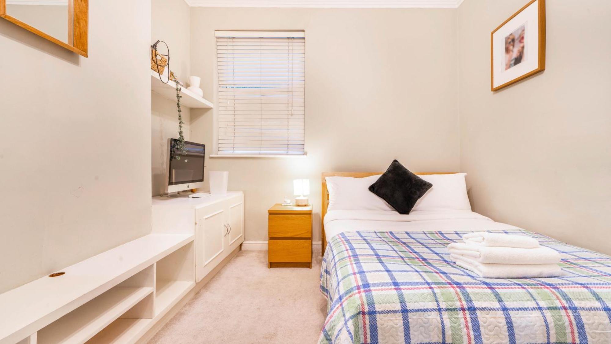 Spacious 2-bed Ground Floor Flat With Private Garden Appartamento Londra