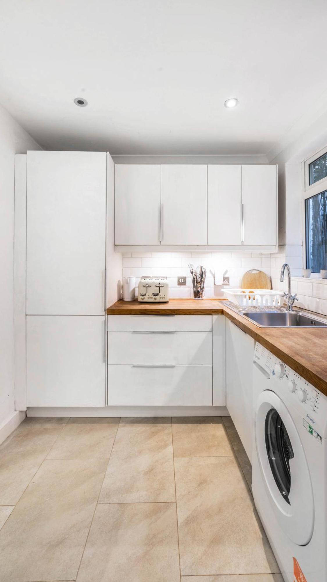 Spacious 2-bed Ground Floor Flat With Private Garden Appartamento