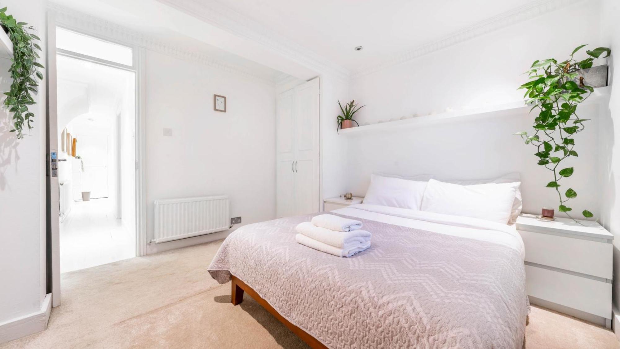 Spacious 2-bed Ground Floor Flat With Private Garden Appartamento *