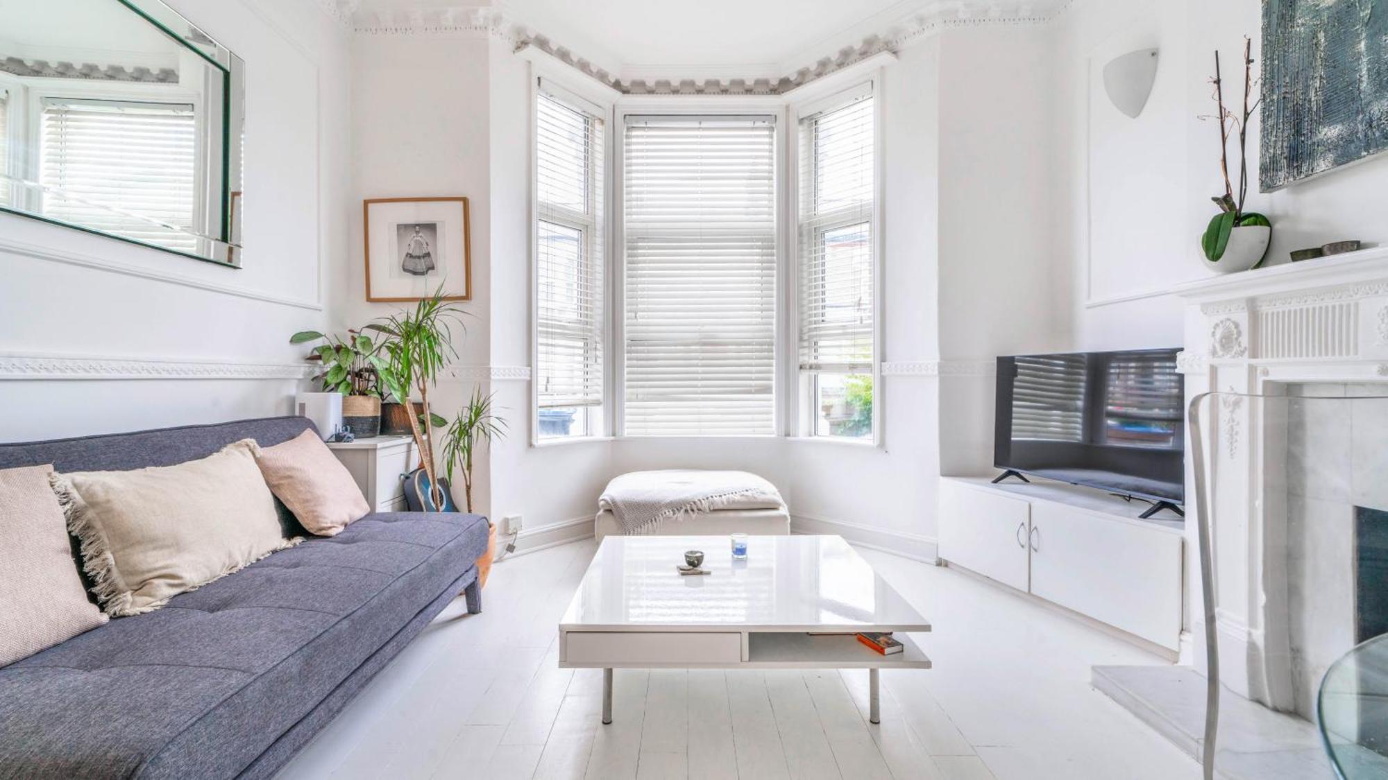 Spacious 2-bed Ground Floor Flat With Private Garden *