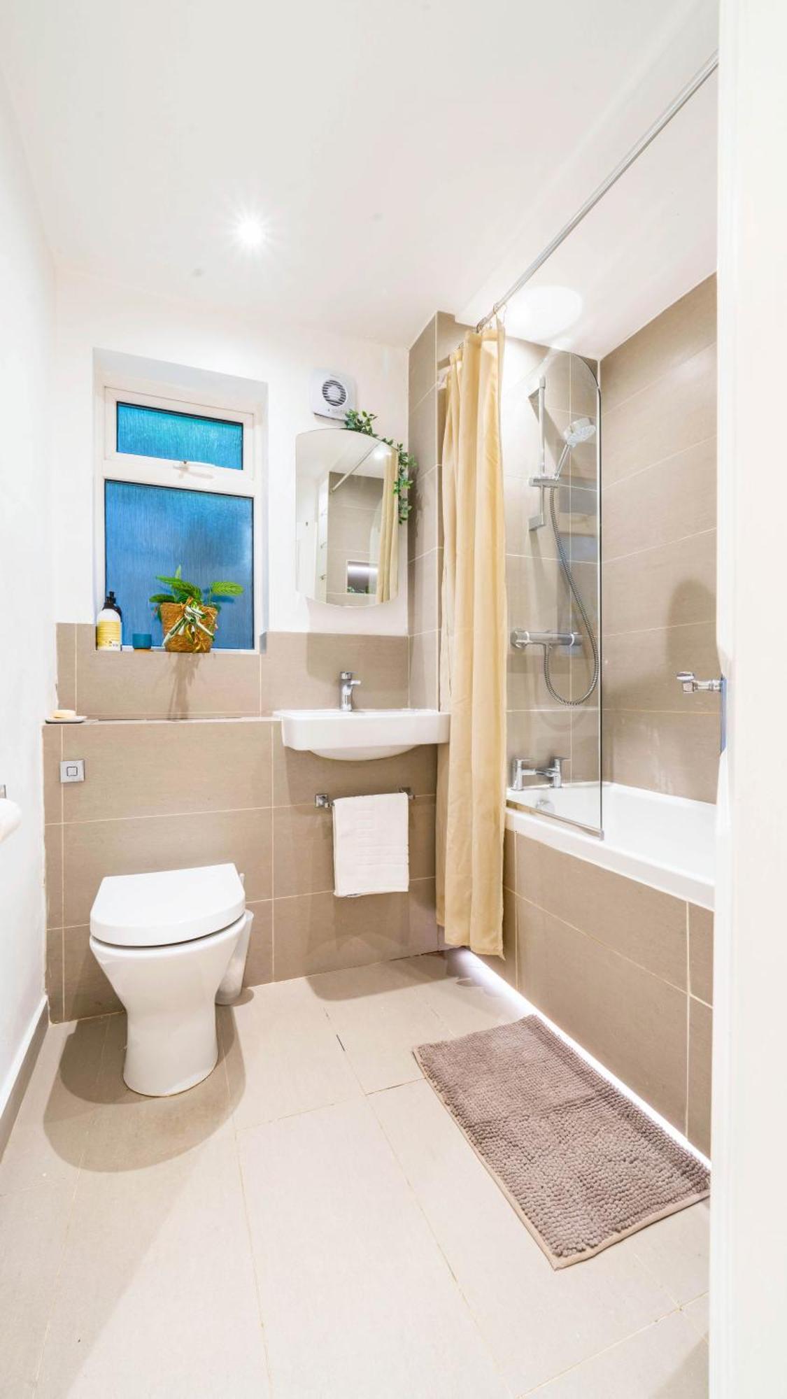 Spacious 2-bed Ground Floor Flat With Private Garden * Londra
