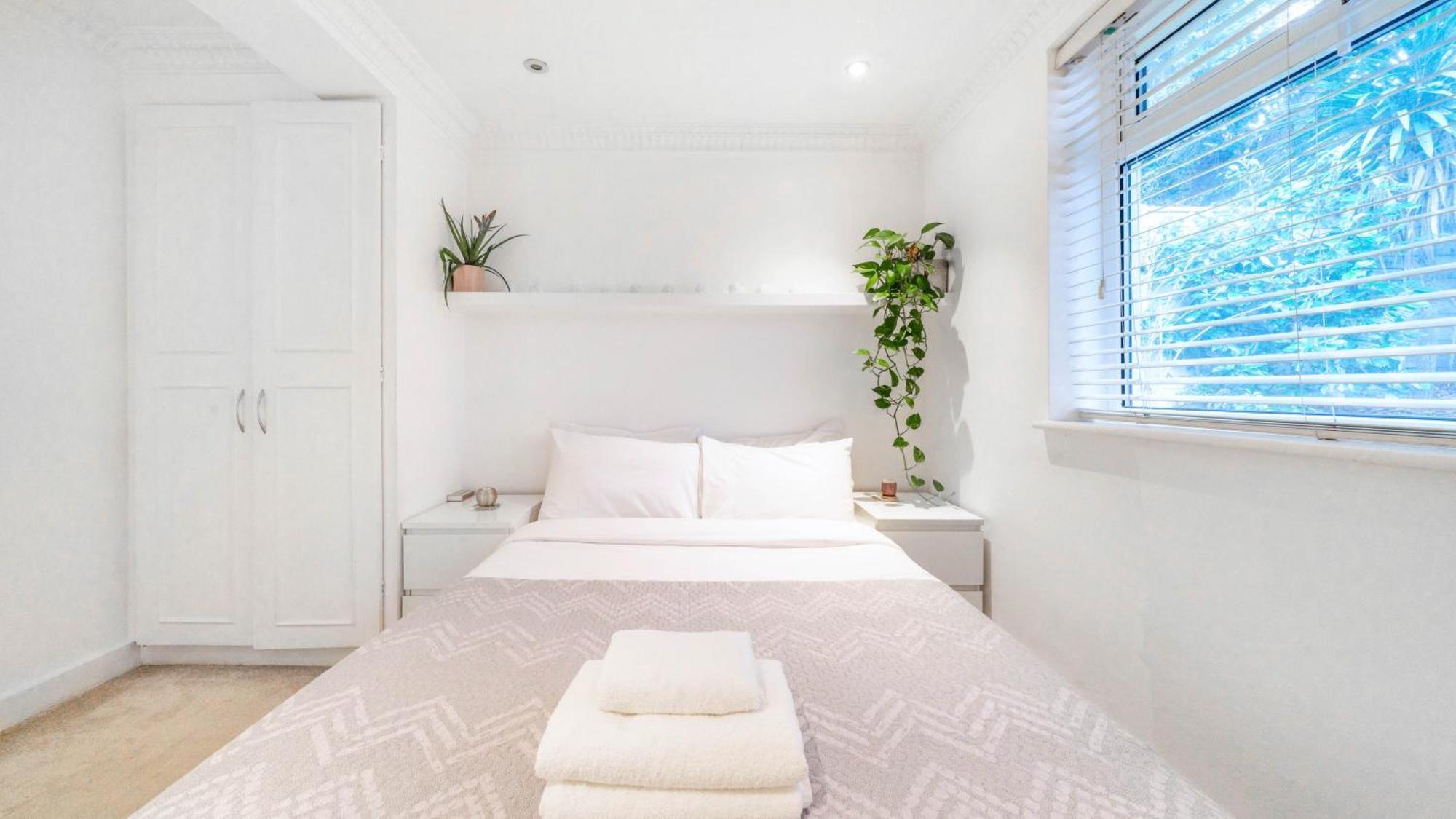Apartment Spacious 2-bed Ground Floor Flat With Private Garden London